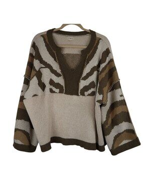 POL Womens Medium Oversized Knit Sweater With Animal Print Camo Pattern
